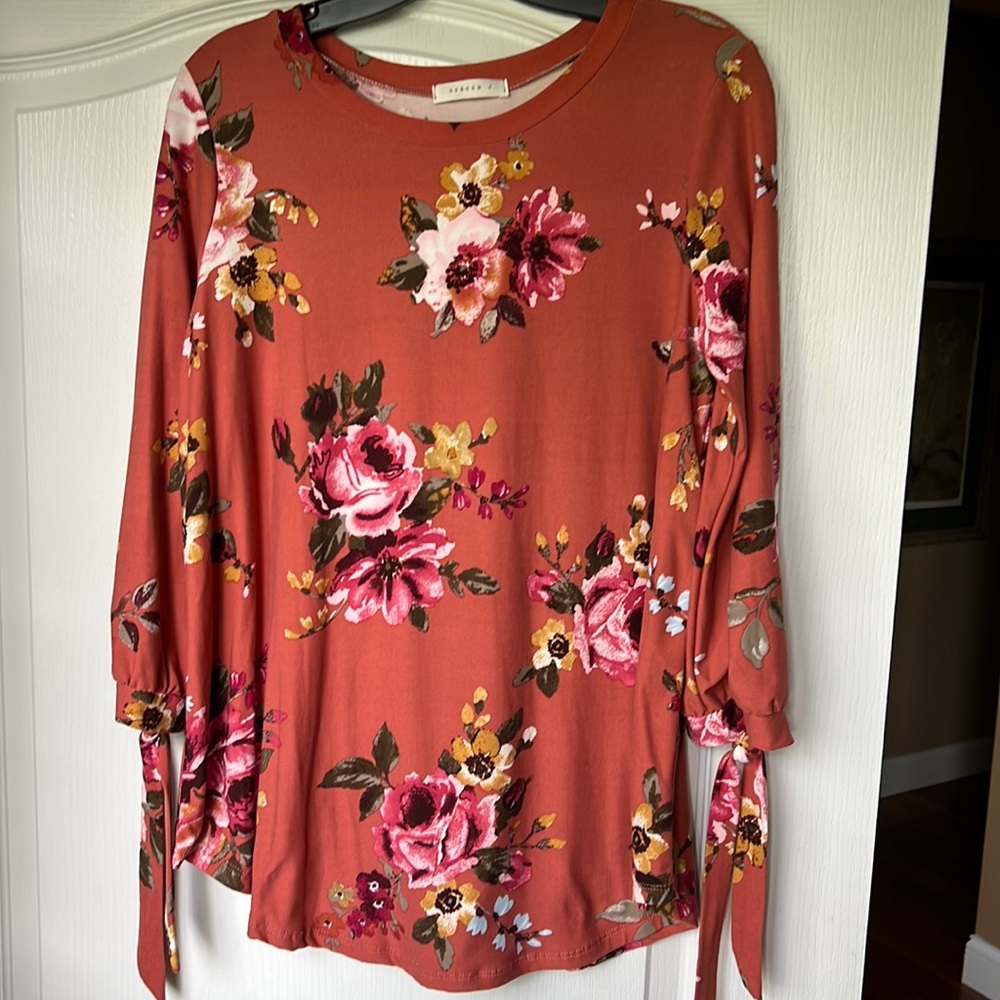 Tunic style floral print top.
